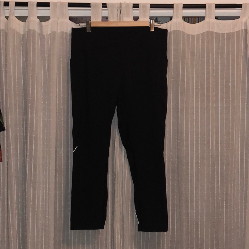 Lululemon “final lap crop” leggings